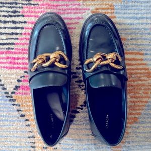 Uterque Leather Loafers with Gold Chain - Size 41
